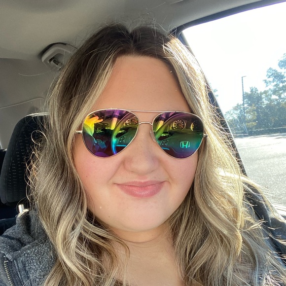 Meet your Posher, Madison - Picture 1 of 1